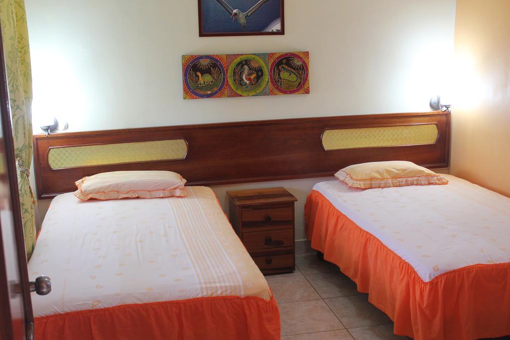 Dolphin House Hotel Puerto Baquerizo Moreno Kültér fotó