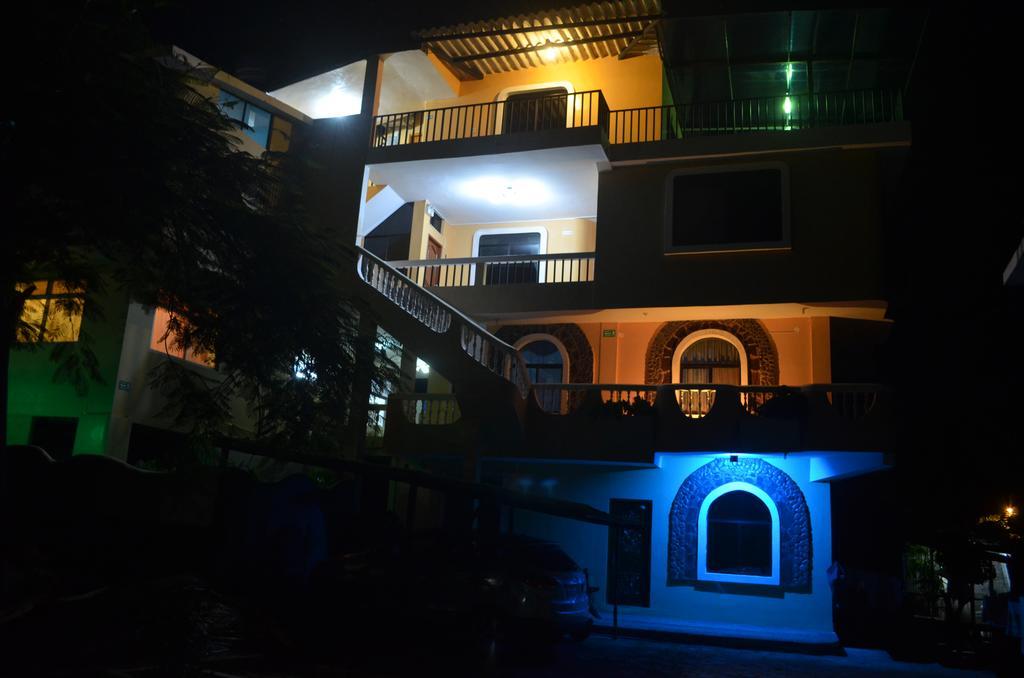Dolphin House Hotel Puerto Baquerizo Moreno Kültér fotó
