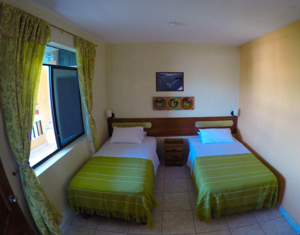Dolphin House Hotel Puerto Baquerizo Moreno Kültér fotó